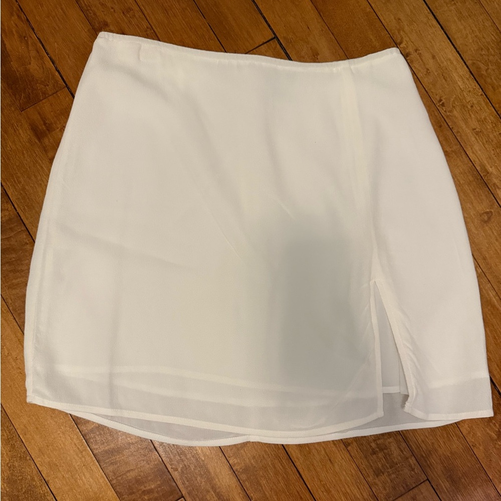 Aritzia white skirt